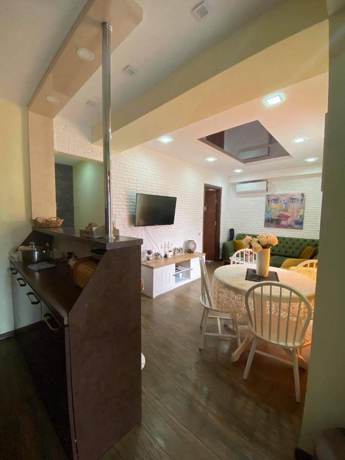 Apartament Victoria Apartment Тбилиси Екстериор снимка